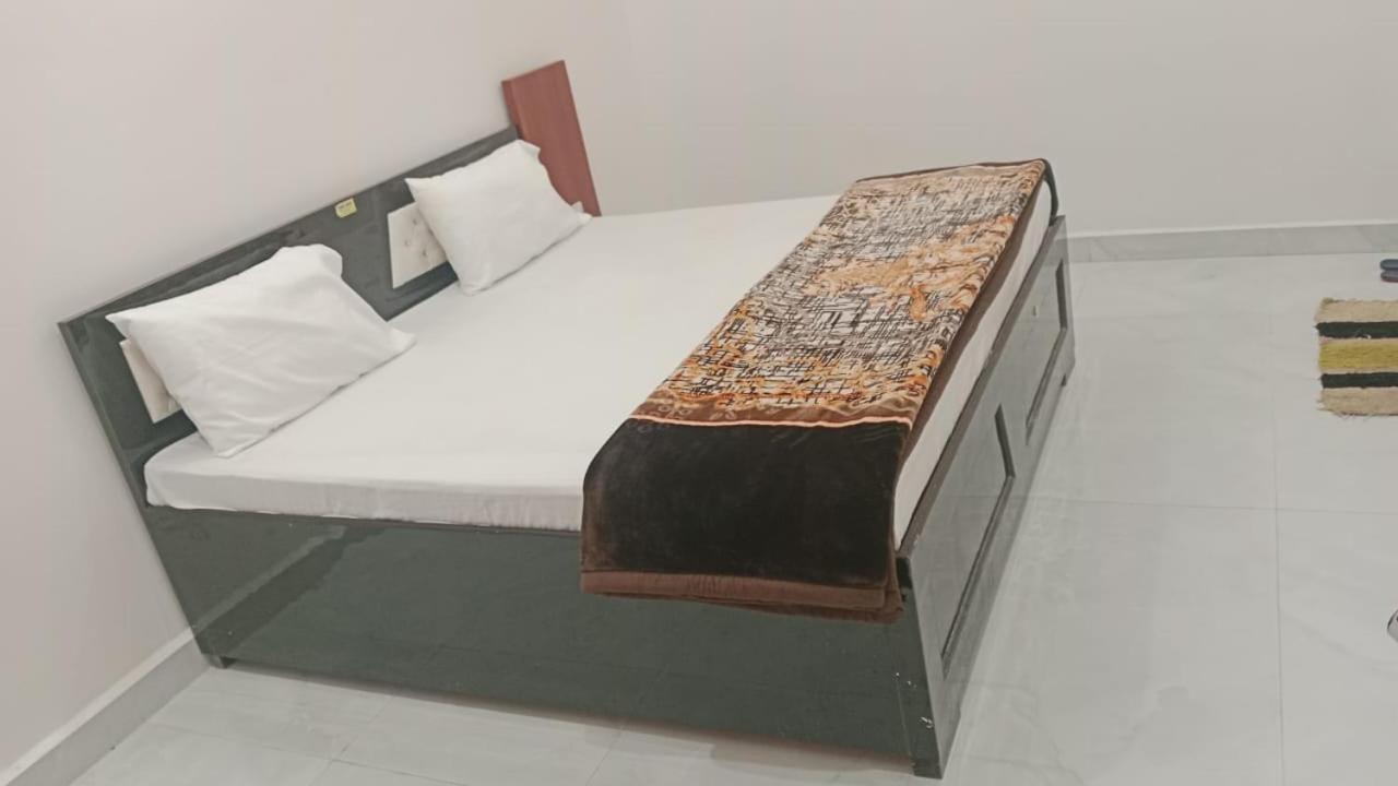 Rudra Prabha Guest House Ayodhya Eksteriør bilde