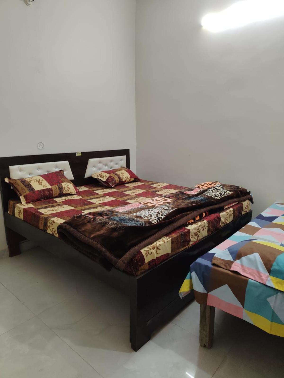 Rudra Prabha Guest House Ayodhya Eksteriør bilde