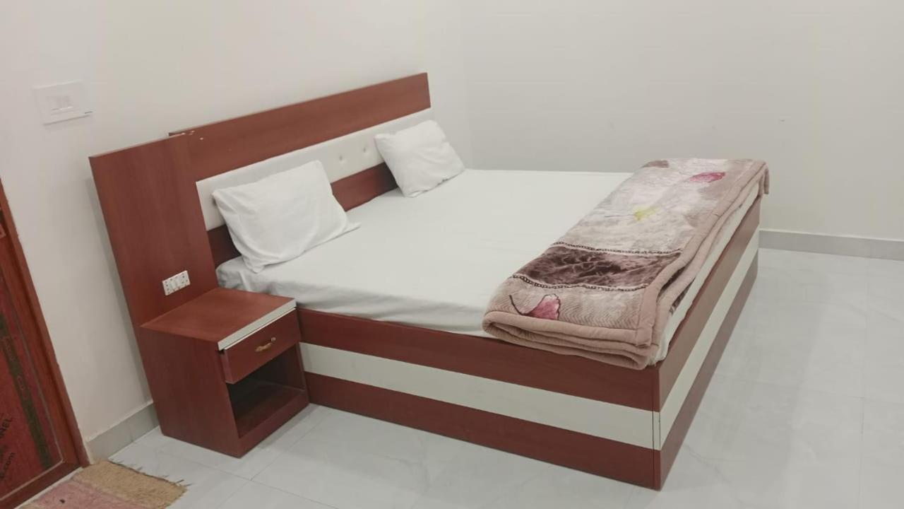 Rudra Prabha Guest House Ayodhya Eksteriør bilde